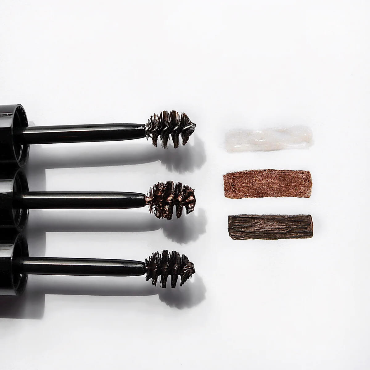 Fixateur, crème et cire à sourcils