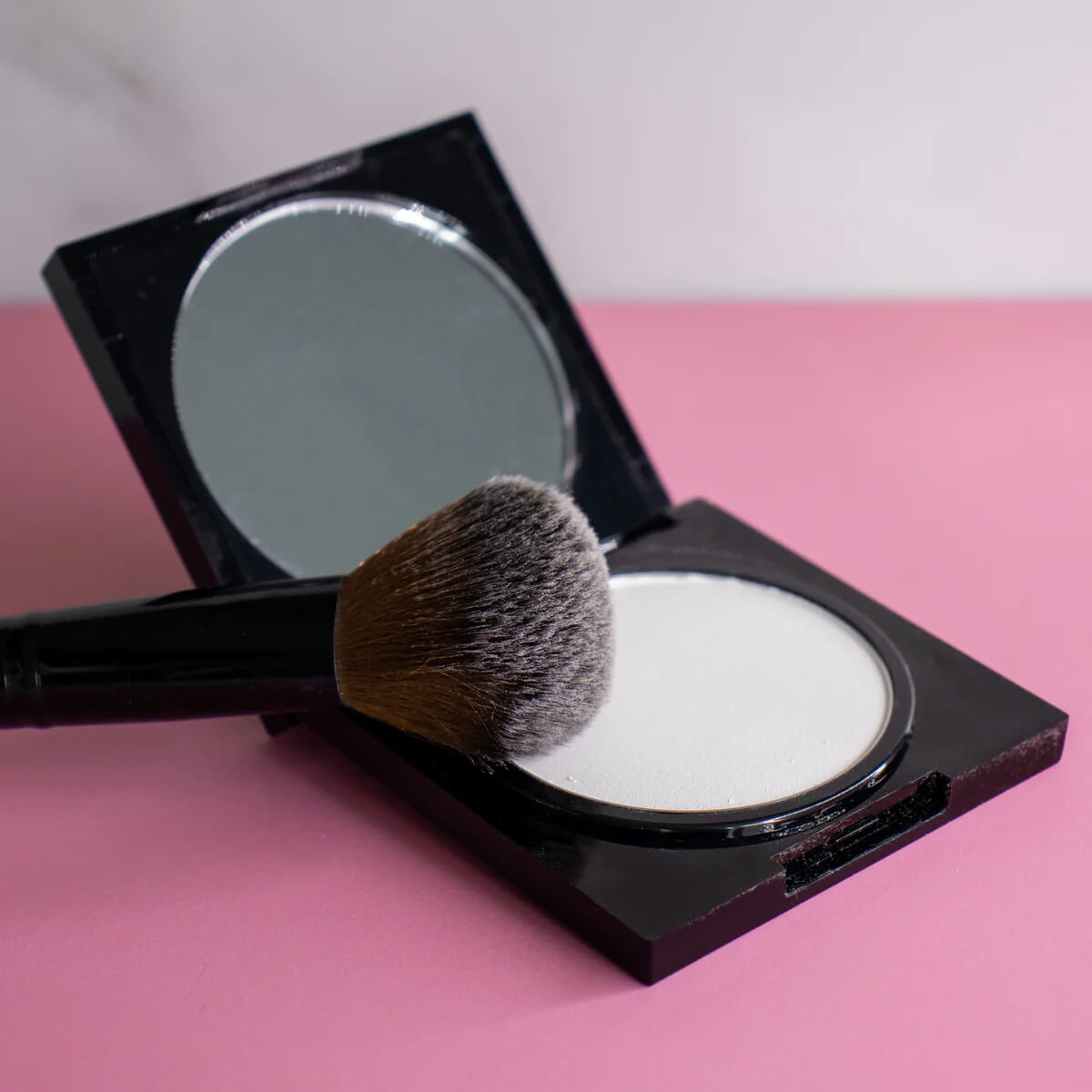 Poudres et fixateurs