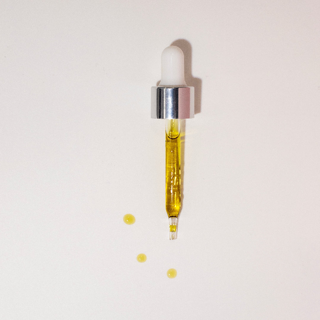 image de la pipette de l'huile de beauté feu