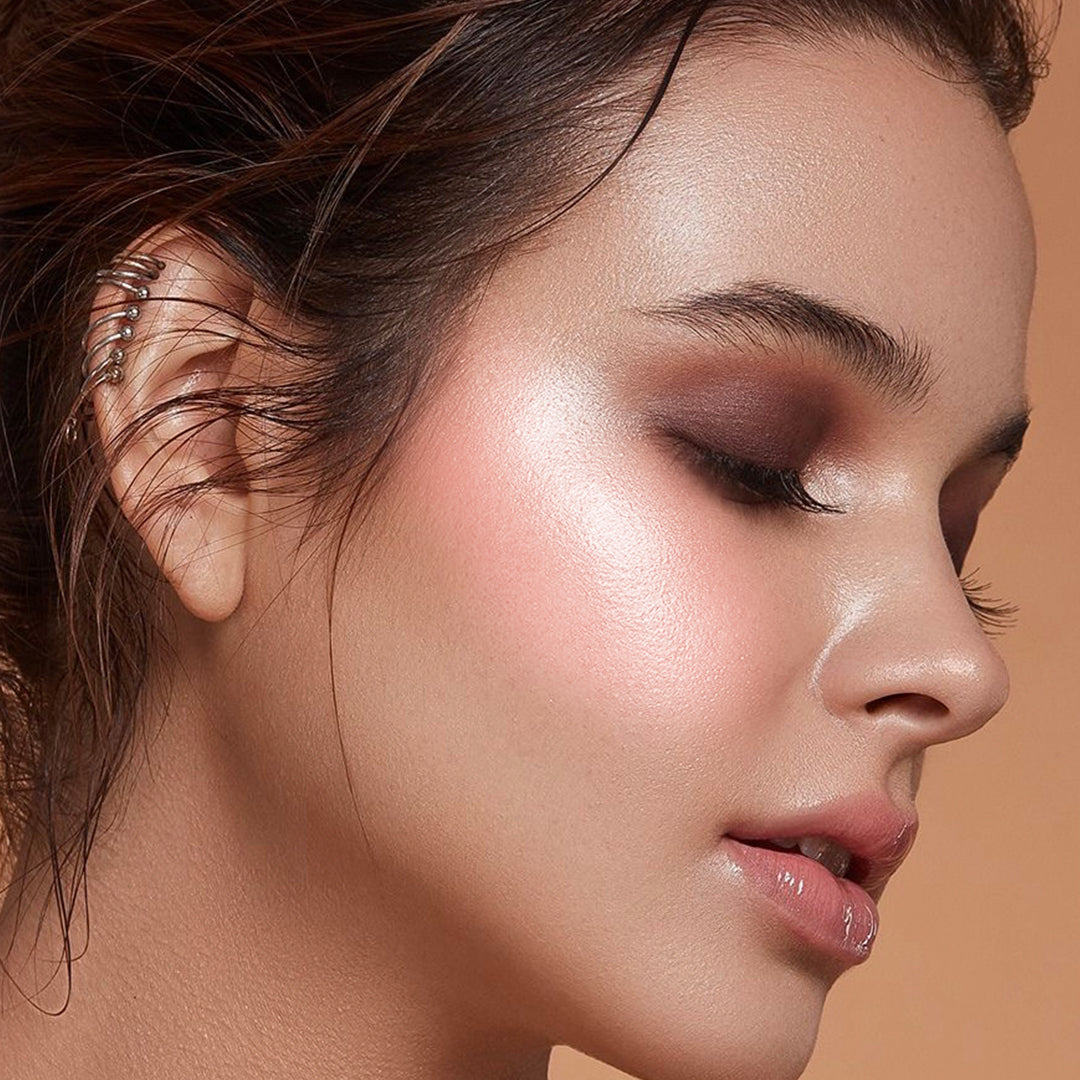 image de l'illuminateur en crème ARTIST 55 sur un visage