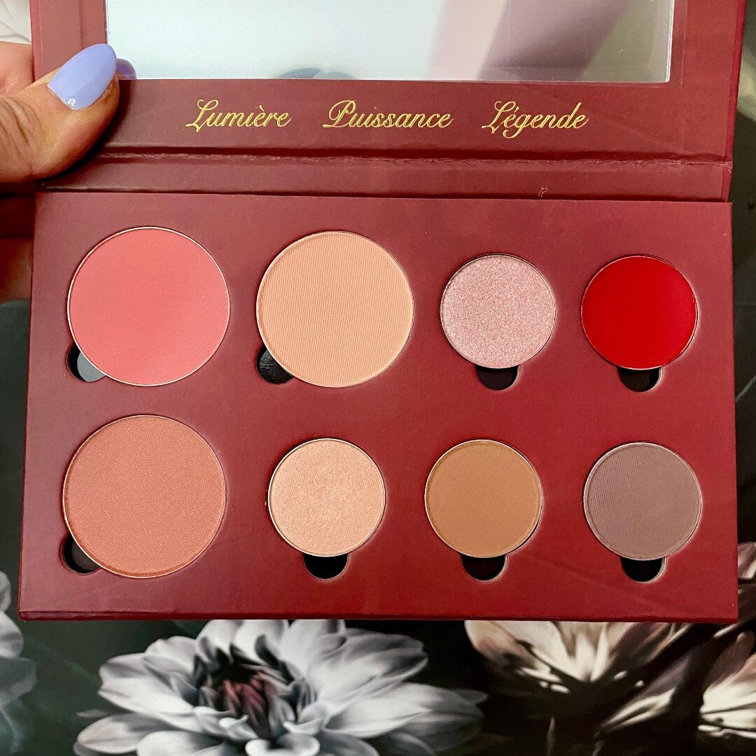 Image de proche de la palette de maquillage Karine Champagne