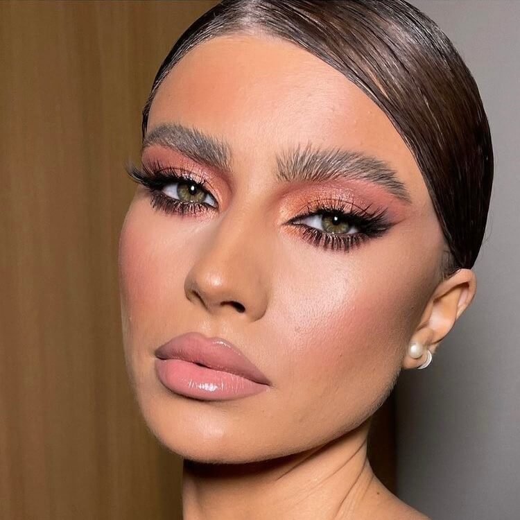 Image inspiration de maquillage avec la palette feu