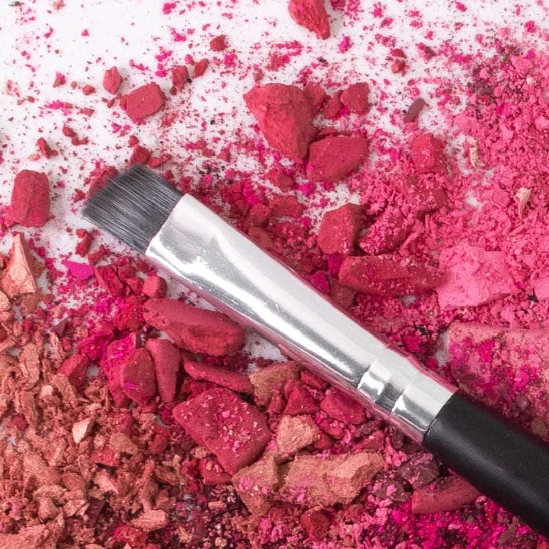 Image rapproché du pinceau à sourcils J519 ARTIST