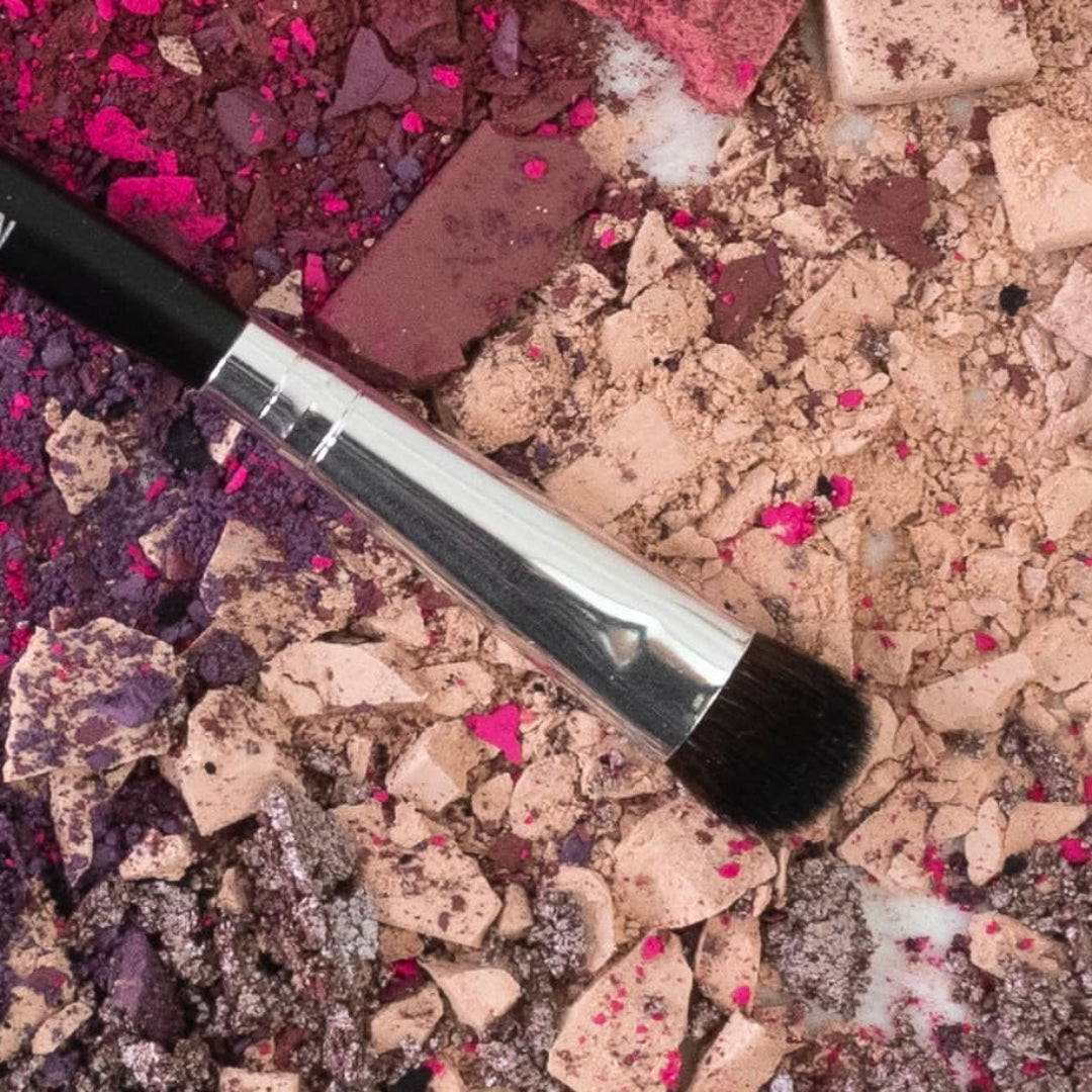 Image rapproché du pinceau double embout J525 embout plat ARTIST