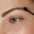 image du fixateur blonde sur un sourcil