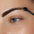 image du fixateur brun chocolat sur un sourcil