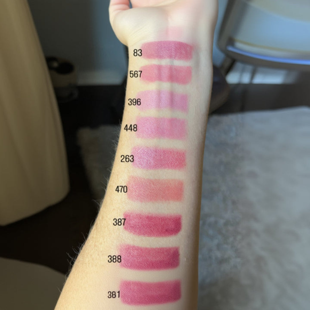 Image des échantillons des rouges à lèvres rose froid.