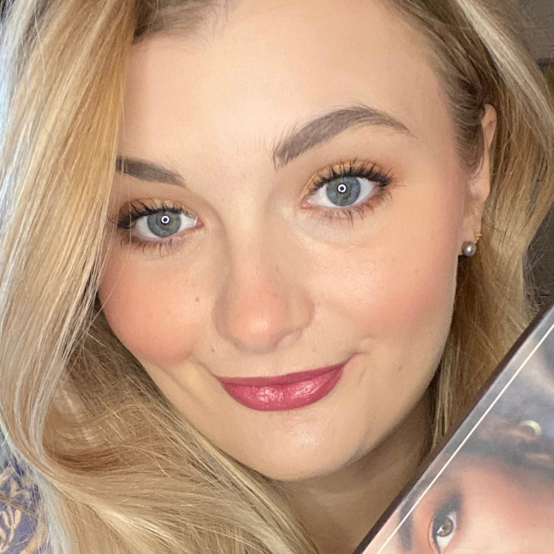 image d'un visage avec faux-cils