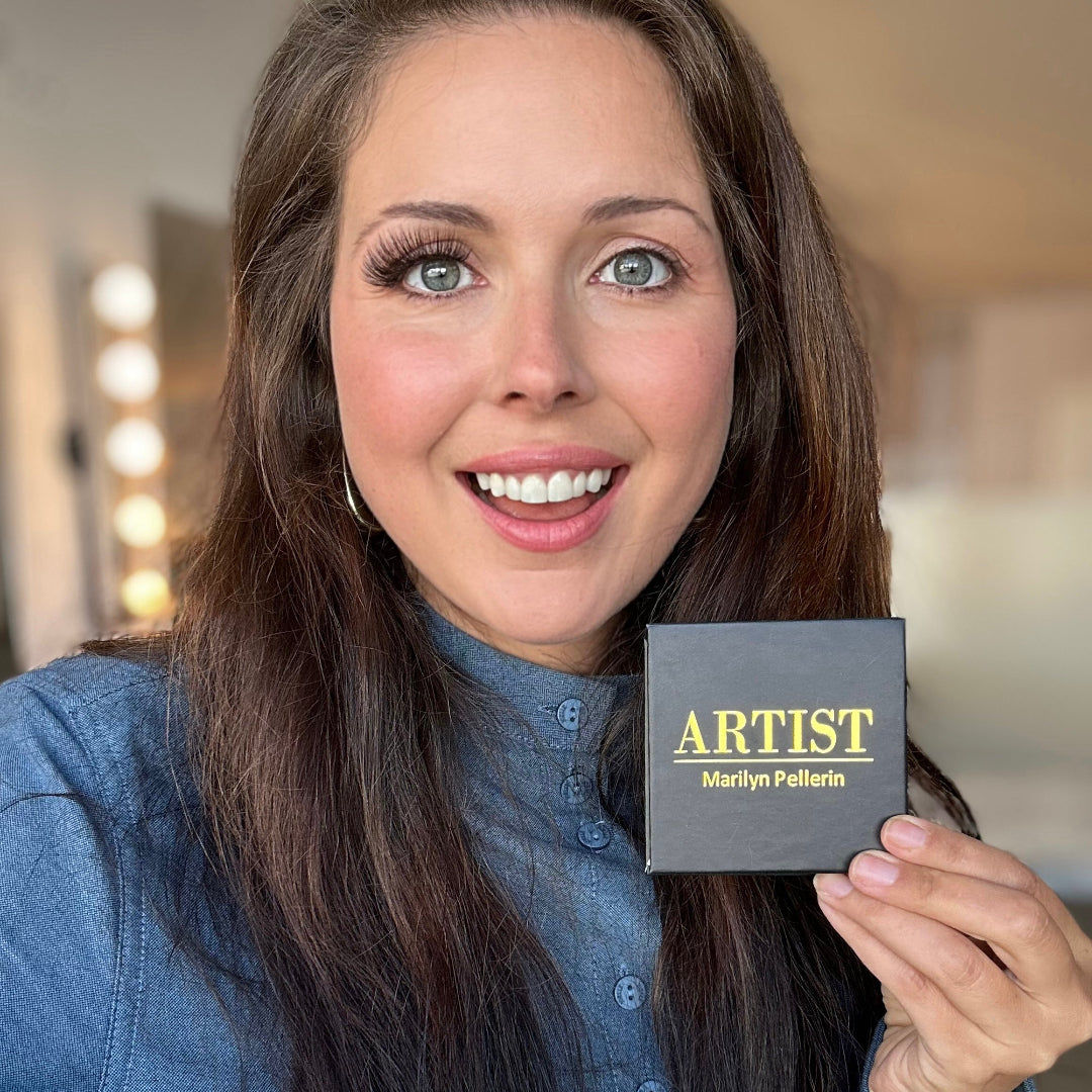 image d'un visage avec faux-cils envoutante