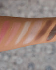 image des échantillons de couleurs de la palette sur un bras