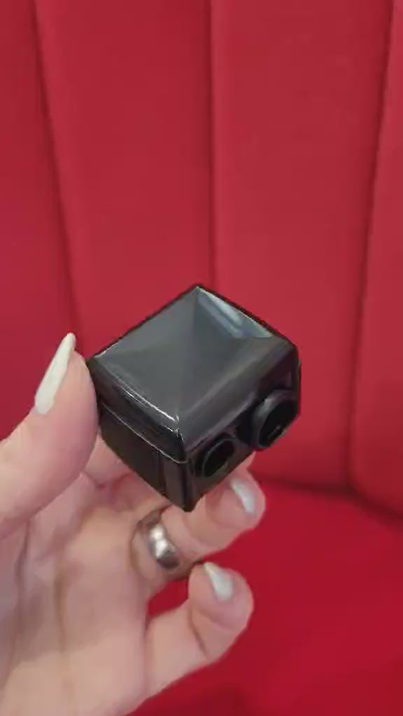Vidéo de l'utilisation de l'aiguisoir à crayon cosmétiques ARTIST