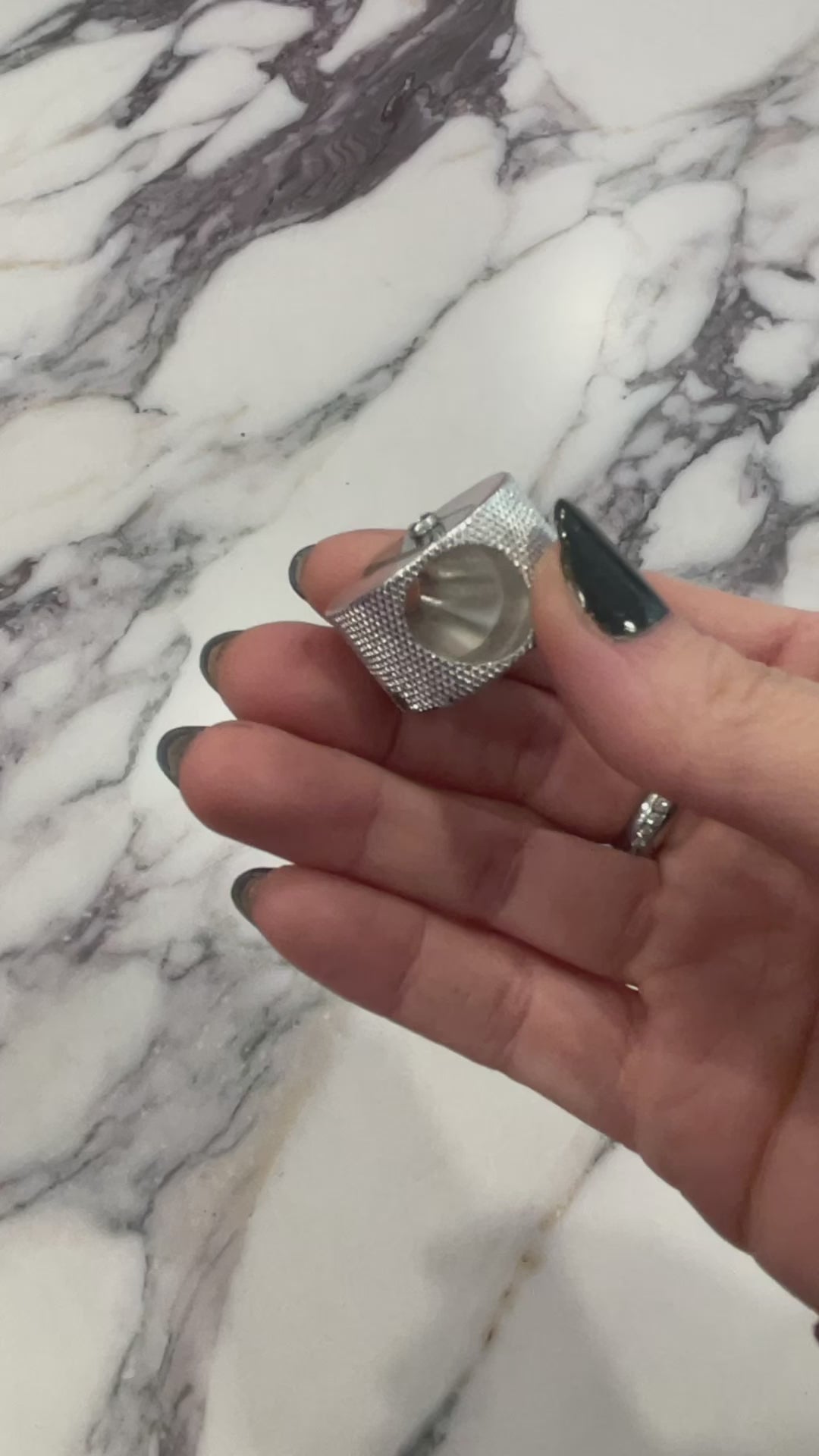 Vidéo de l'Aiguisoir en métal à crayons cosmétiques ARTIST