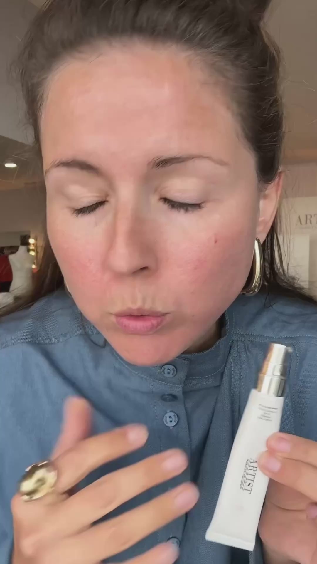 vidéo sur la base de maquillage hydratante ARTIST