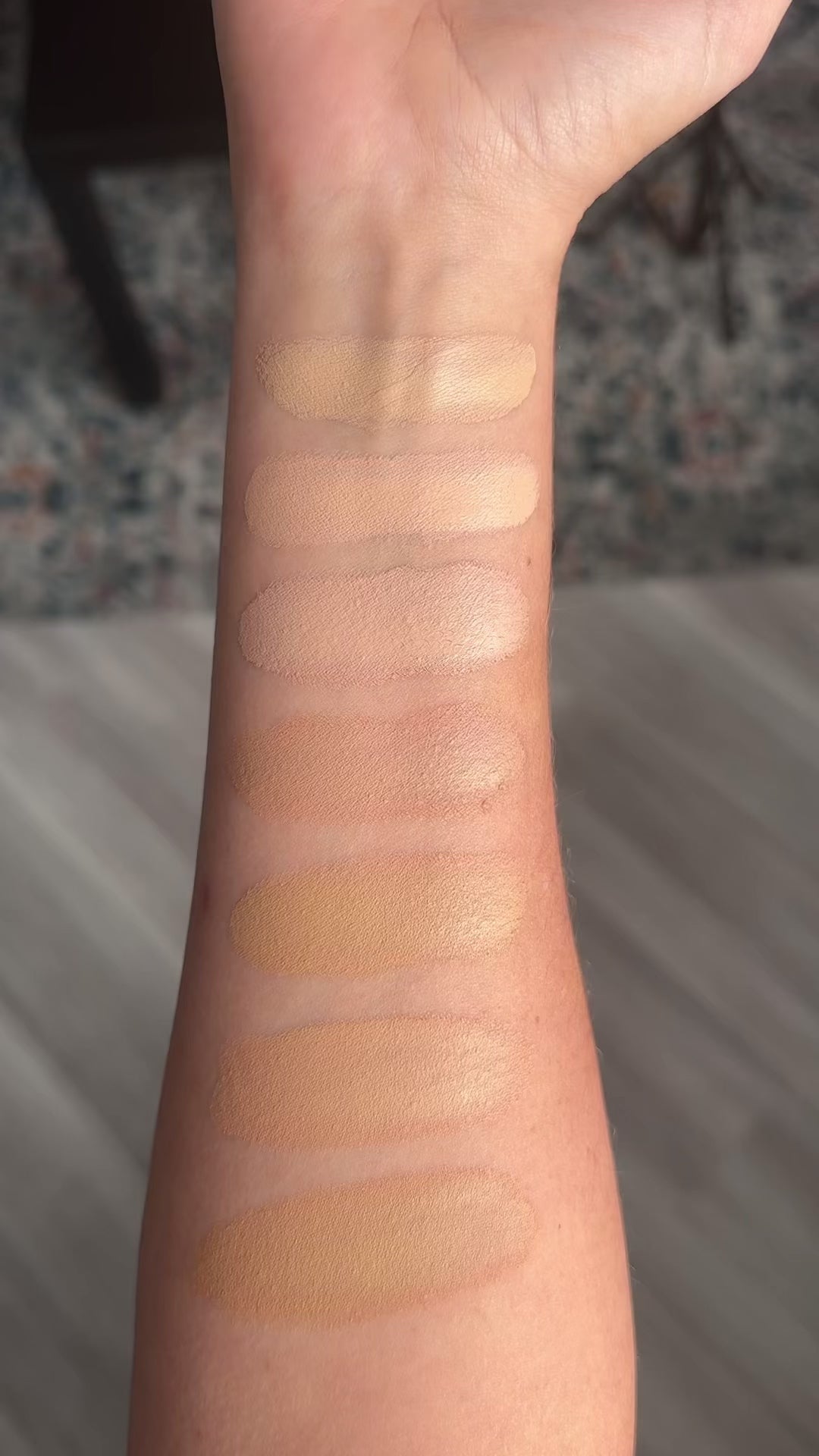 Vidéo des échantillons de couleur des cache cernes cachemire ARTIST