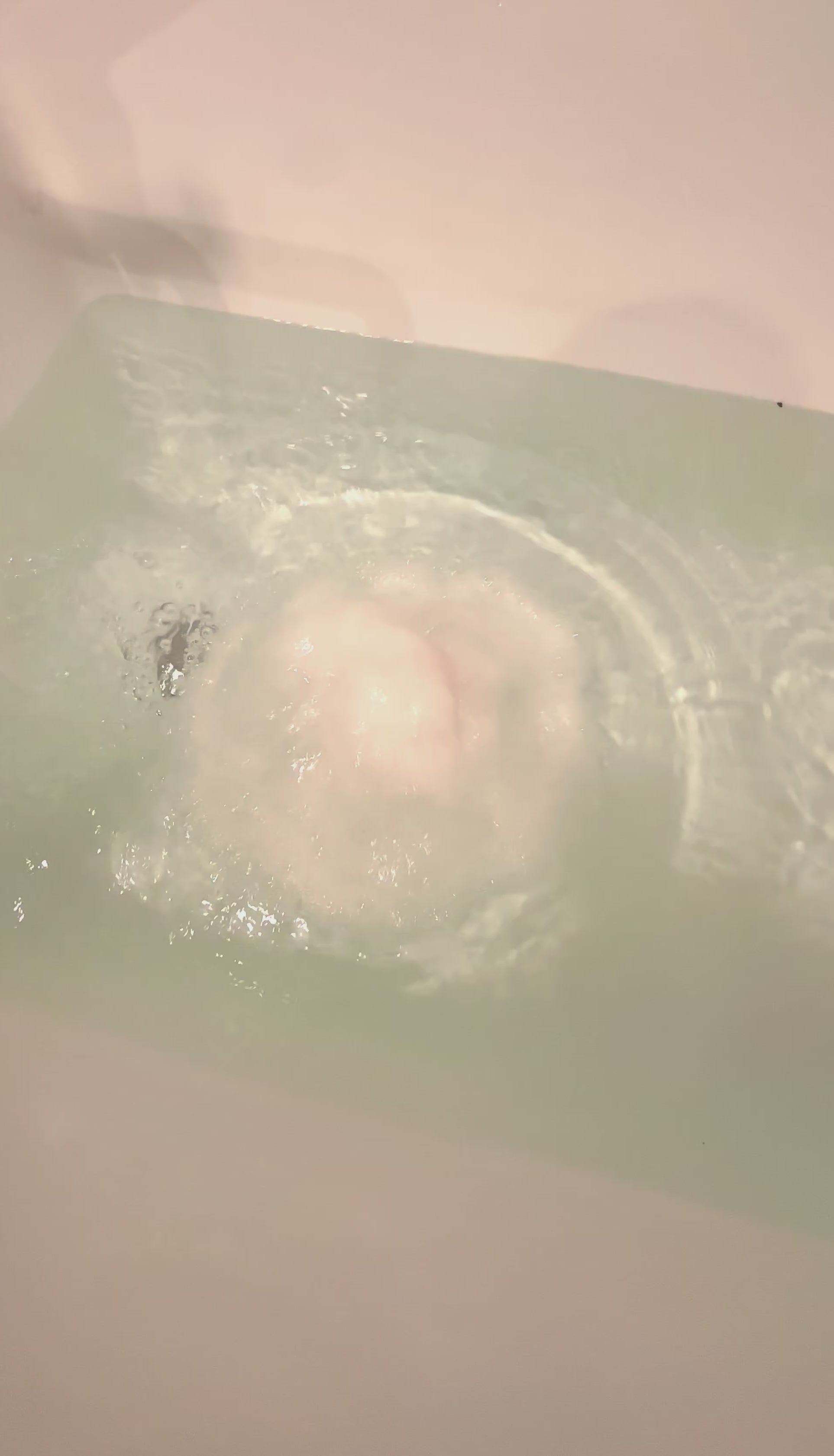 Vidéo démonstrative d'une bombe de bain ARTIST