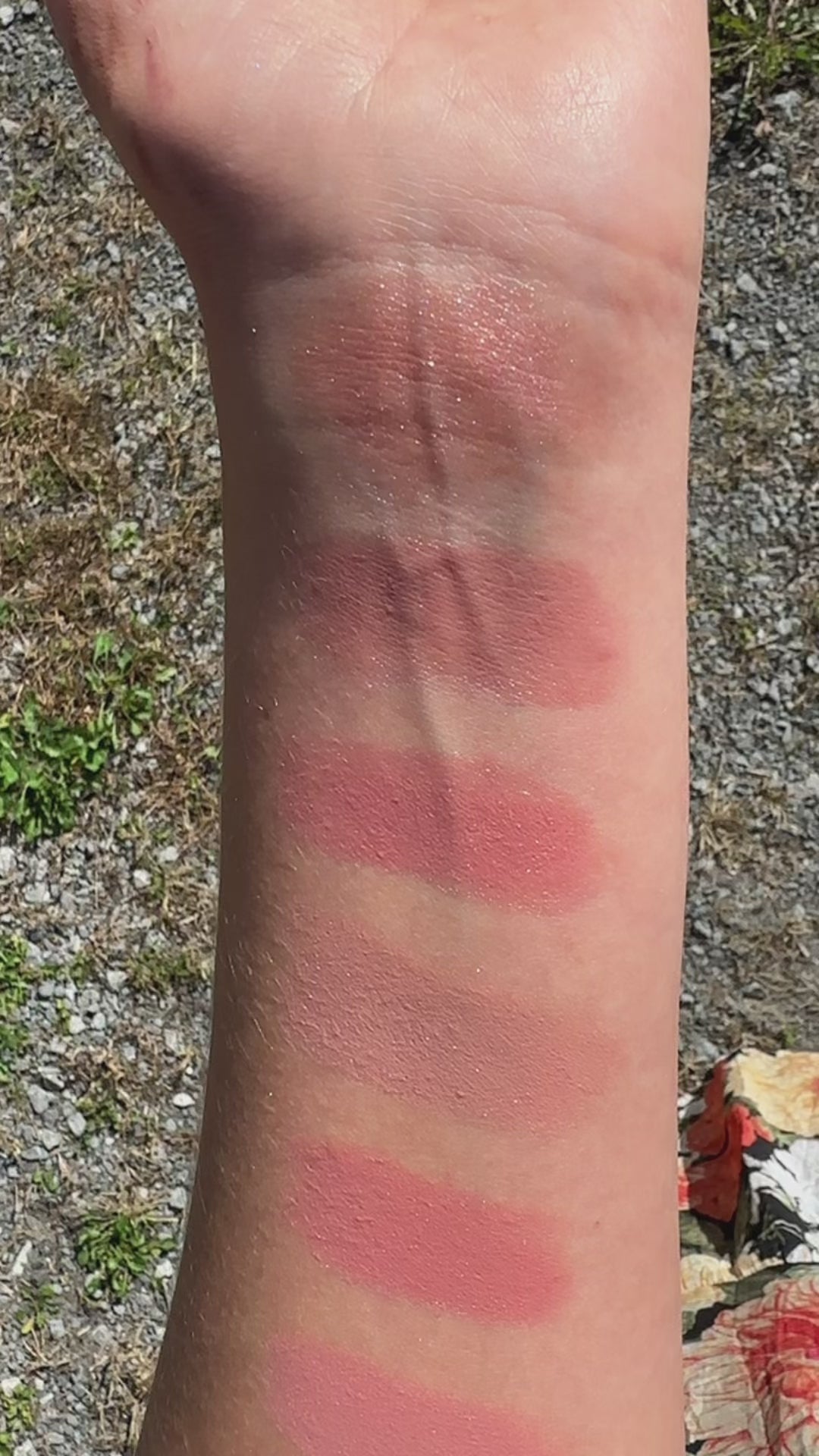 Démonstration vidéo des teintes de rouge à lèvres ARTIST beige froid